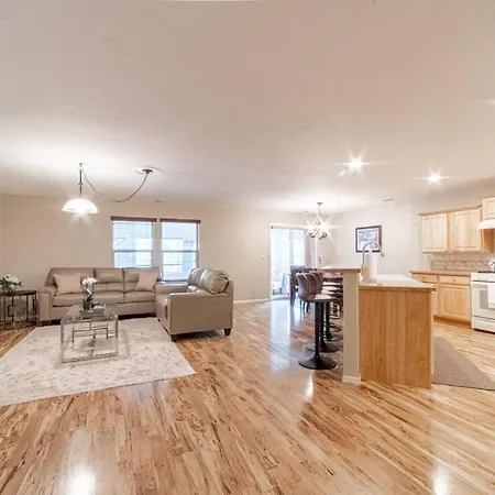 Cozy Home - Sleeps 12 - Rv Parking - Sun Room